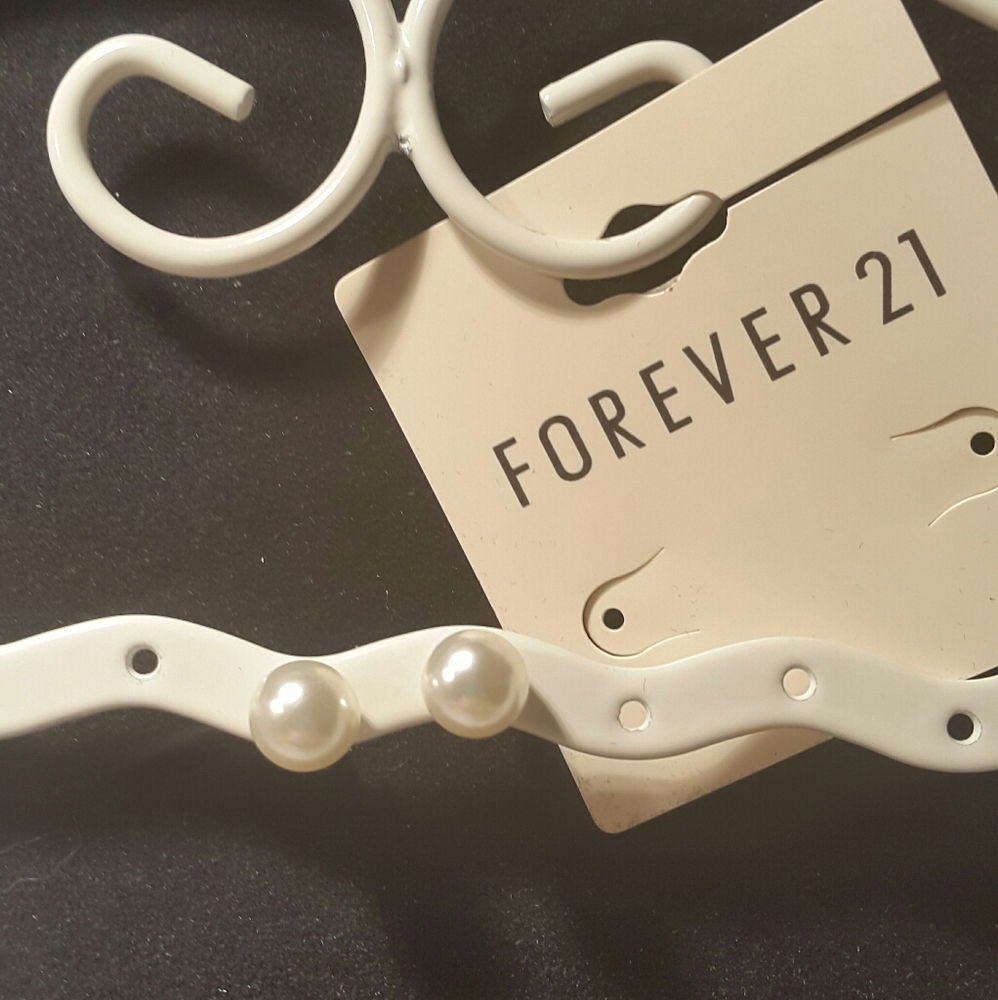 #290 Faux Pearl stud earrings by Forever 21